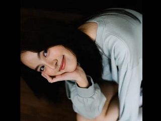 "ณิชา" ส่งภาพแรกจากอังกฤษแซ่บไม่ไหว ใส่เดรสสั้นโชว์หลัง