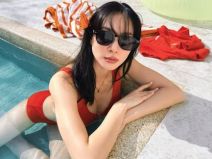 โฟร์ ศกลรัตน์ แจกความเซ็กซี่ปนน่ารัก ในชุดบิกินี่สีส้ม